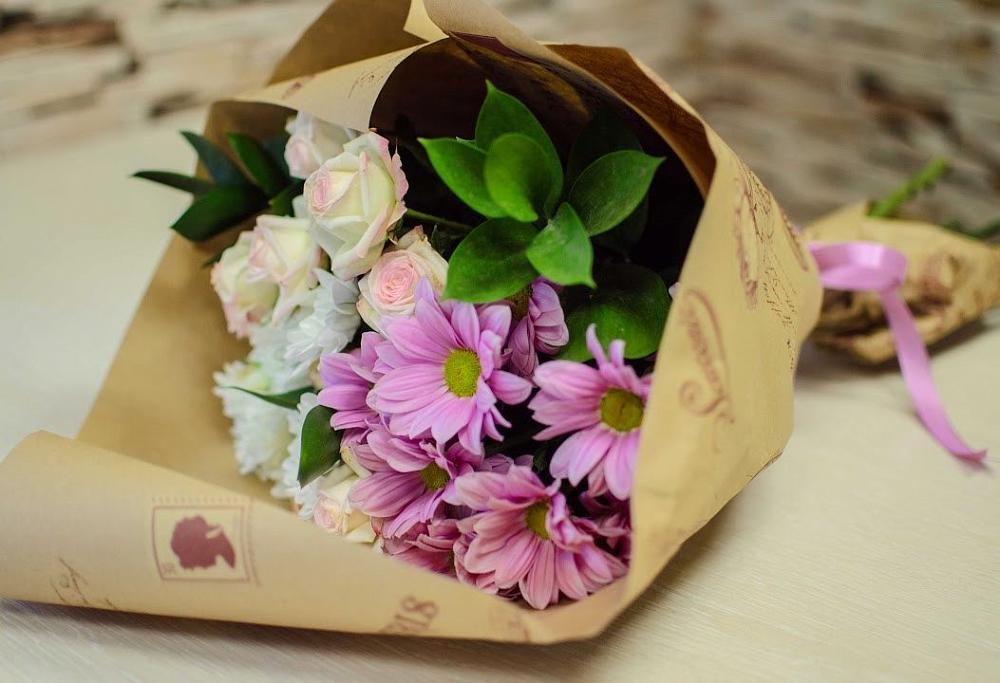 Букет цветов из: Розы и Хризантемы в Ханты-Мансийске