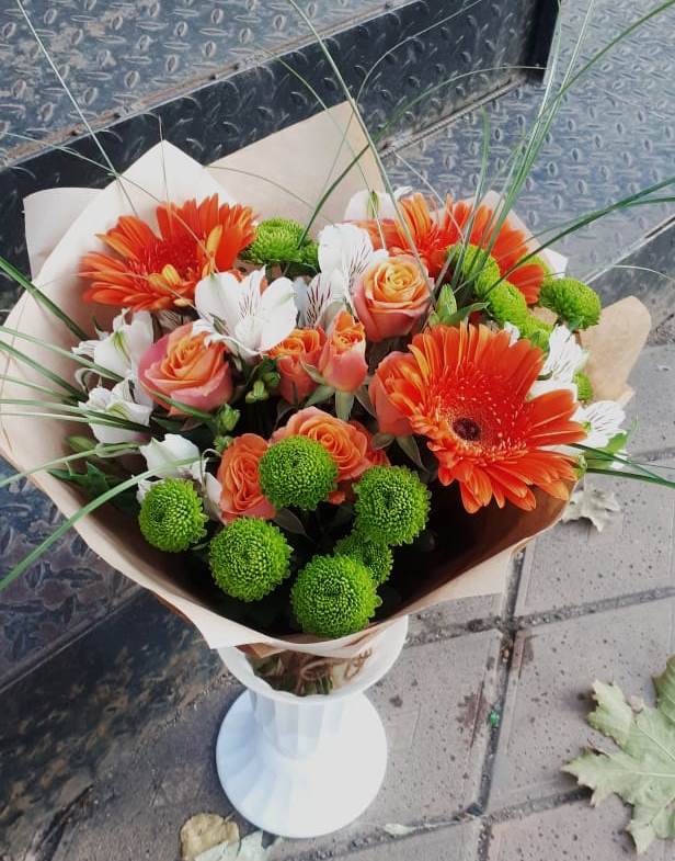 Букет цветов из: Герберы, Хризантемы, Альстромерии и Розы в Ханты-Мансийске