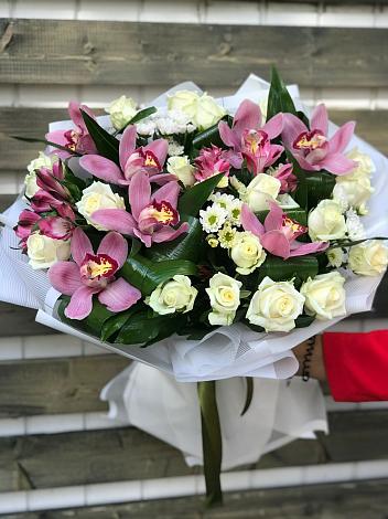 Букет цветов из: Розы и Хризантемы в Ханты-Мансийске