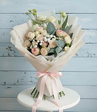 Букет цветов из:  Розы и Лизиантусы в Ханты-Мансийске