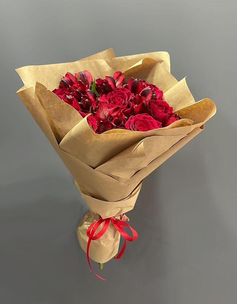 Букет цветов из: Альстромерии и Розы в Ханты-Мансийске