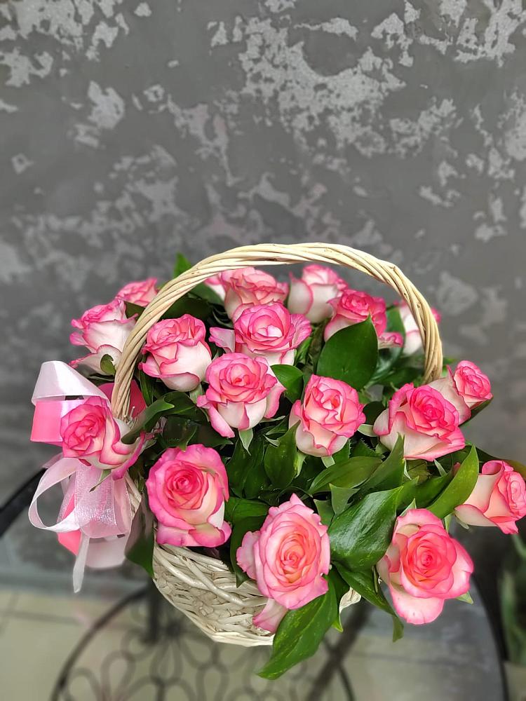 Цветочная композиция из Розы в корзине в Ханты-Мансийске