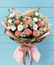 Букет цветов из:  Розы, Альстромерии и Лизиантусы в Ханты-Мансийске