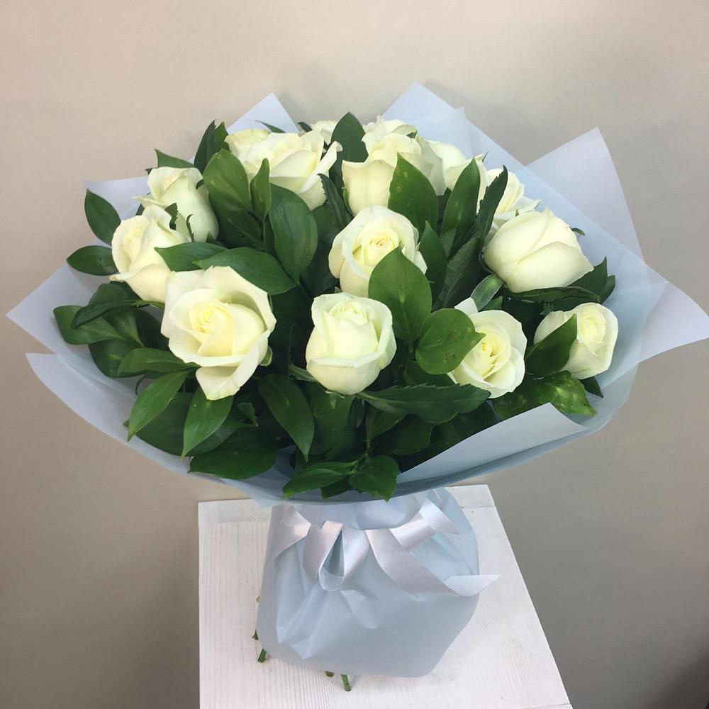 Букет 15 Белых роз Проуд в Ханты-Мансийске