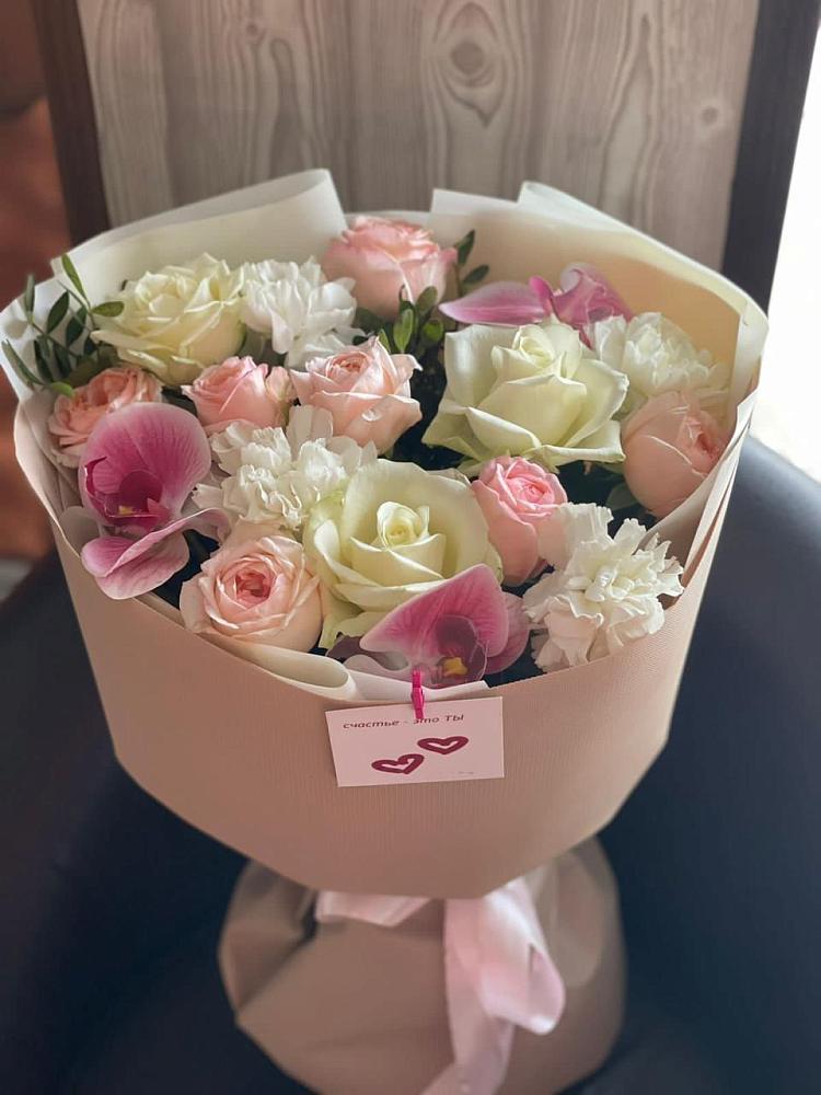 Букет цветов из: Орхидеи, Розы и Гвоздики в Ханты-Мансийске