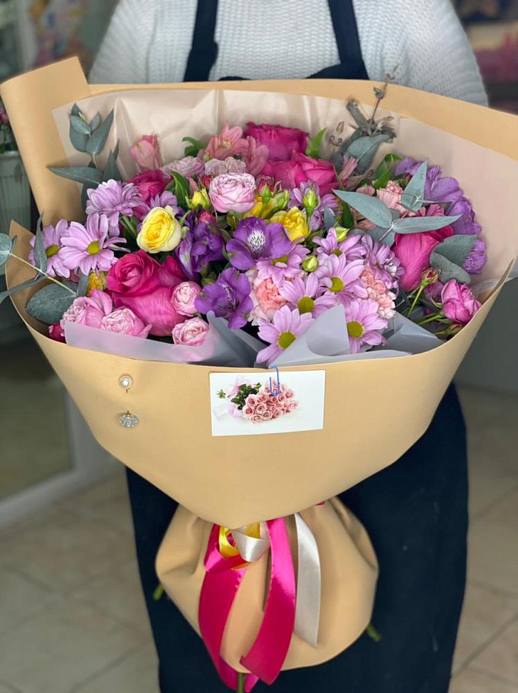 Букет цветов из: Хризантемы, Гвоздики и Альстромерии в Ханты-Мансийске