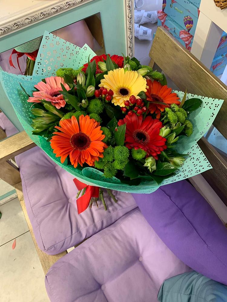 Букет цветов из: Герберы, Хризантемы и Альстромерии в Ханты-Мансийске