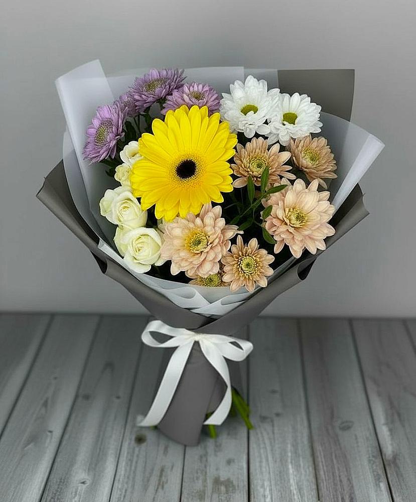 Букет цветов из: Розы, Герберы и Хризантемы в Ханты-Мансийске