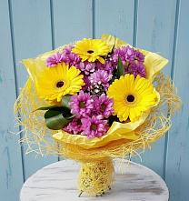 Букет цветов из:  Хризантемы и Герберы в Ханты-Мансийске