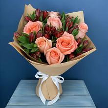 Букет цветов из:  Розы и Альстромерии в Ханты-Мансийске