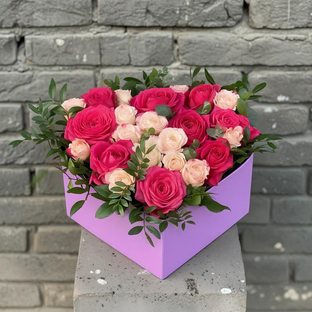 Цветочная композиция из Розы в коробке в Ханты-Мансийске