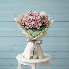 Букет цветов из:  Орхидеи и Розы в Ханты-Мансийске