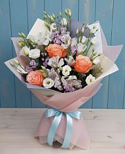 Букет цветов из:  Лизиантусы, Розы, Альстромерии и Гипсофила в Ханты-Мансийске