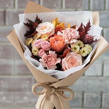Букет цветов из:  Гвоздики, Хризантемы и Розы в Ханты-Мансийске
