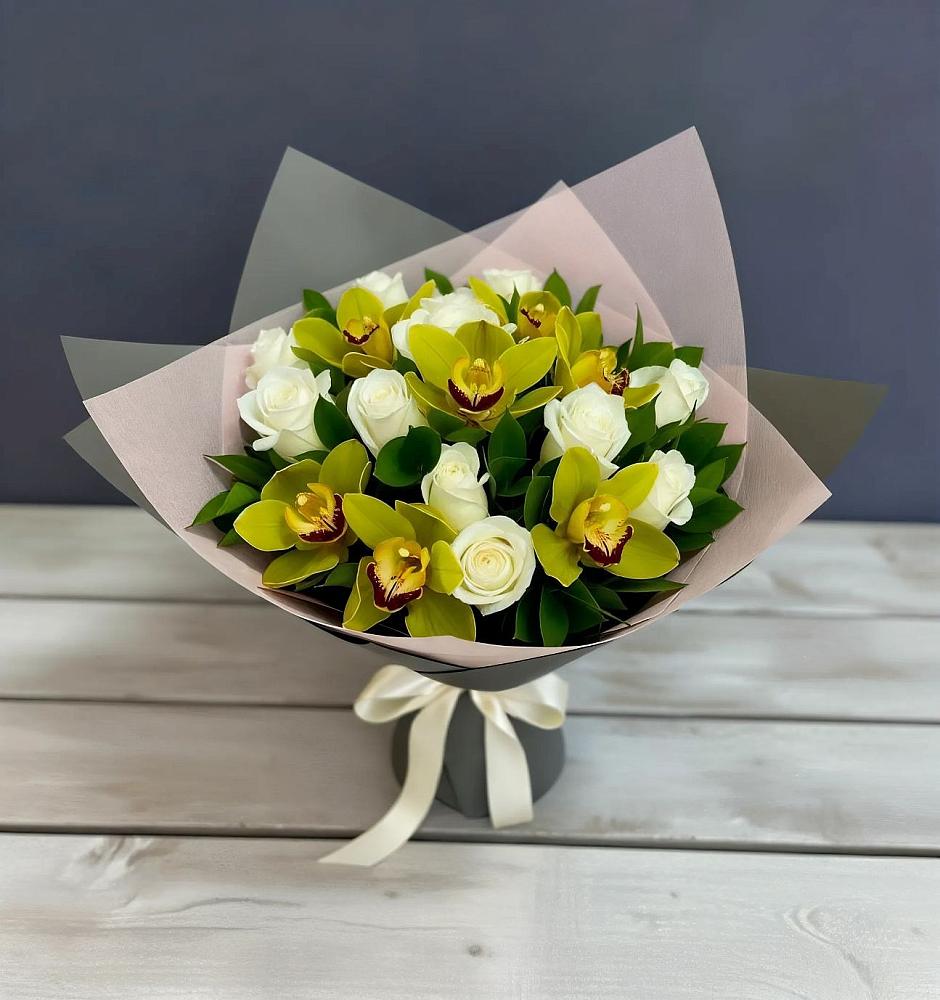 Букет цветов из: Орхидеи и Розы в Ханты-Мансийске