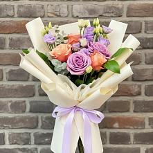 Букет цветов из:  Лизиантусы и Розы #REPLACE_PRED# Ханты-Мансийске