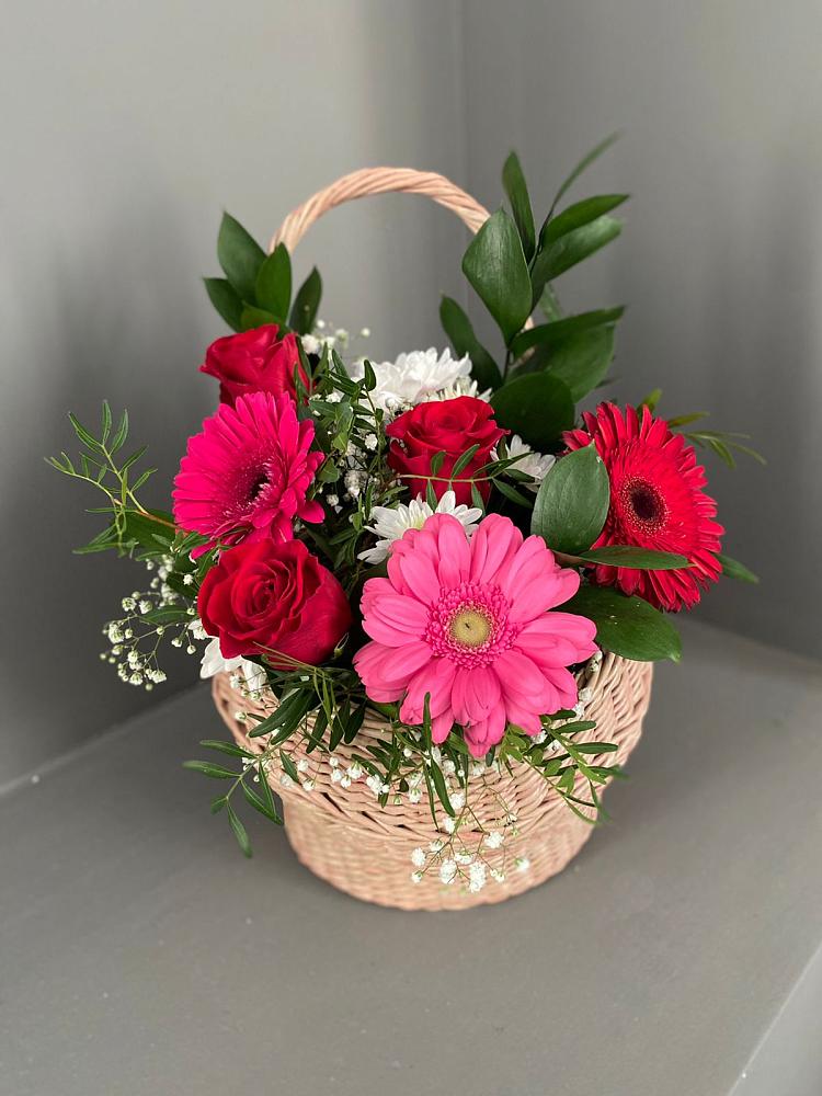 Цветочная композиция из Розы, Хризантемы и Герберы в корзине в Ханты-Мансийске