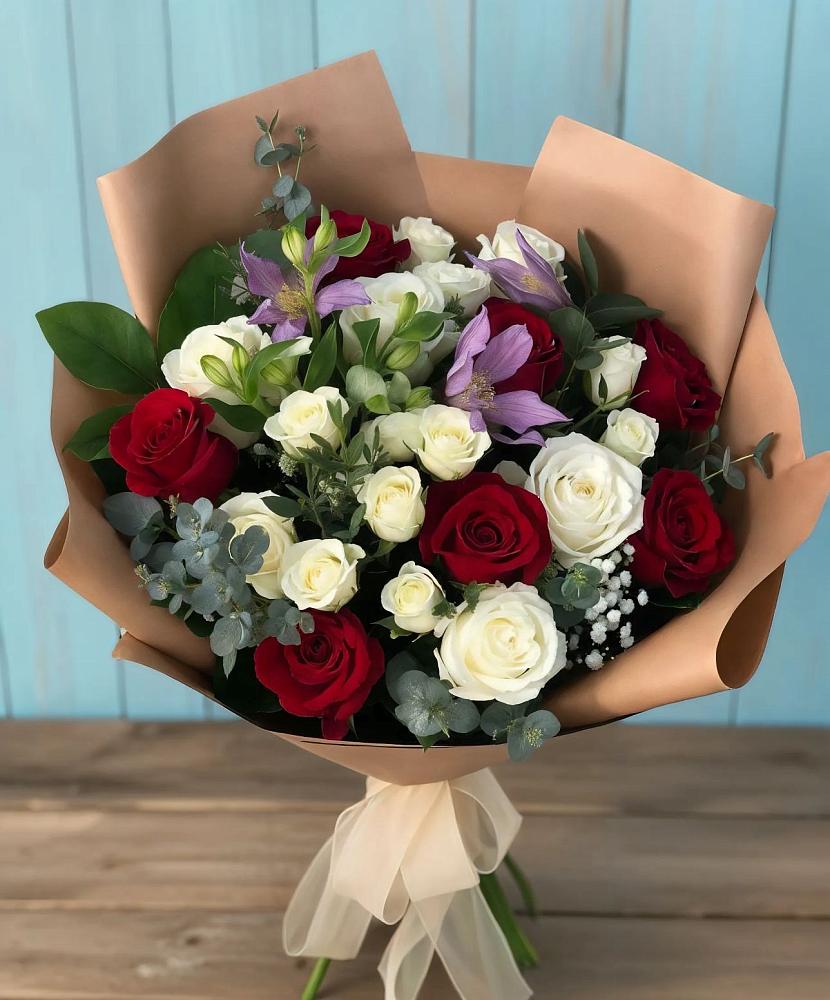 Букет цветов из: Розы и Альстромерии в Ханты-Мансийске