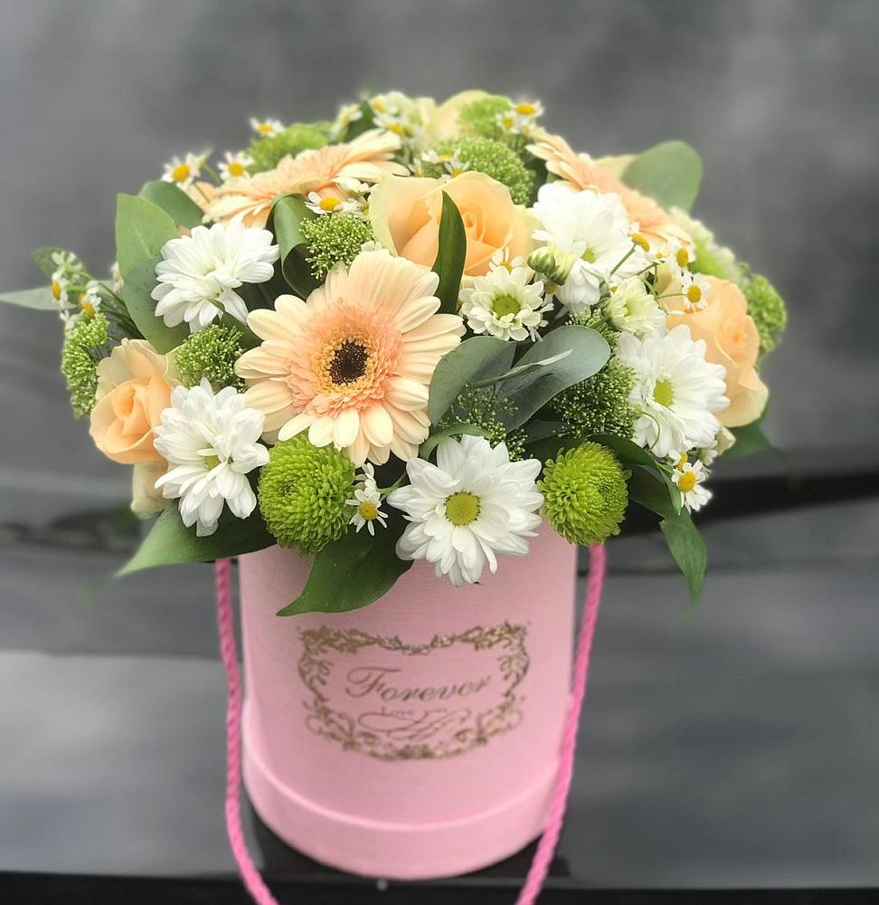 Цветочная композиция из Розы, Герберы и Хризантемы в шляпной коробке в Ханты-Мансийске