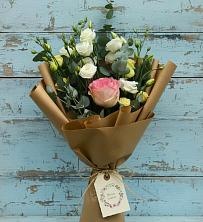 Букет цветов из:  Розы и Лизиантусы в Ханты-Мансийске