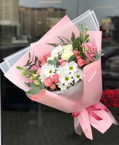 Букет цветов из: Розы, Лизиантусы и Хризантемы в Ханты-Мансийске
