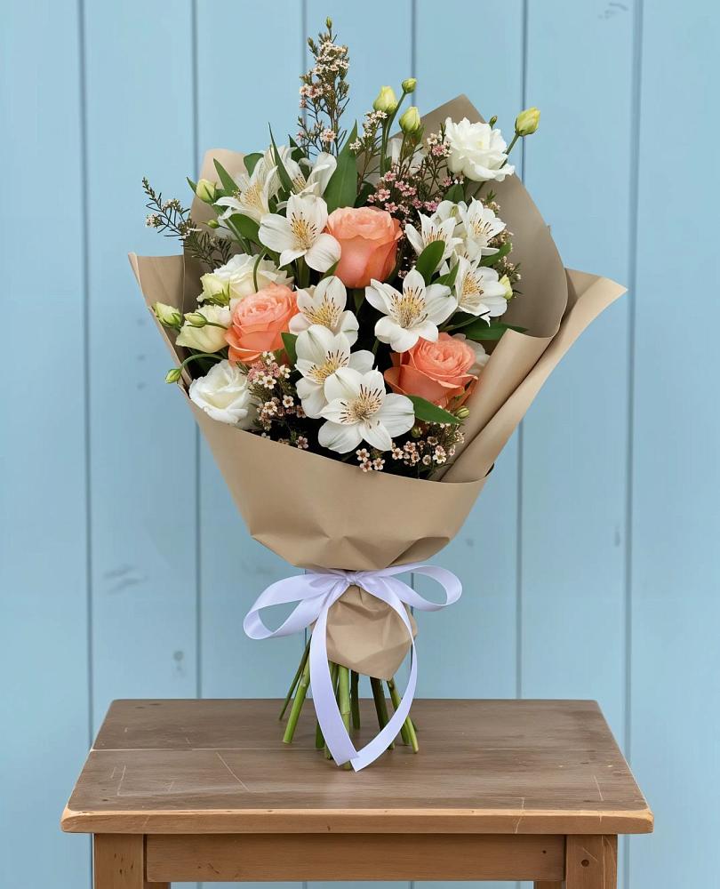 Букет цветов из: Альстромерии, Лизиантусы, Розы и Хризантемы в Ханты-Мансийске