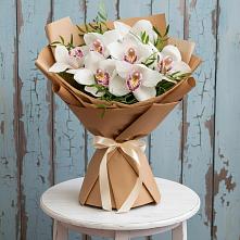 Букет цветов из:  Орхидеи и Розы в Ханты-Мансийске