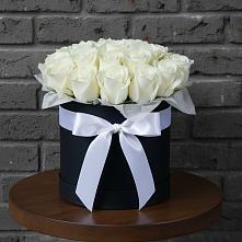 Цветочная композиция из Розы в шляпной коробке в Ханты-Мансийске